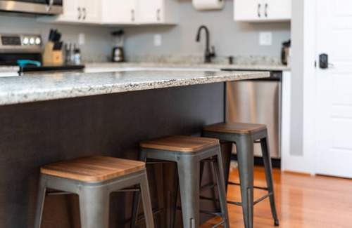 McGaheysville House | The Swaying Oasis: near JMU & Massanutten. Book Your Perfect Stay!