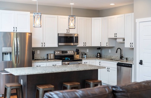 McGaheysville House | The Swaying Oasis: near JMU & Massanutten. Book Your Perfect Stay!