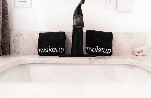 Meiners Oaks Apartment | 'The Sweet Pad' - Cozy Studio with WiFi and AC in lovely Ojai