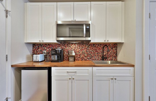 Killington Condo | The Swirl Suite Annex - Studio w/Kitchenette, Workspace, Mountain Location
