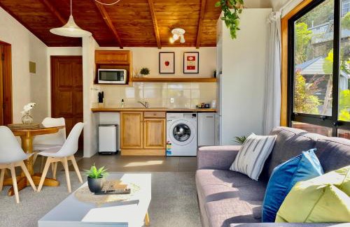 Paihia Apartment | The Swiss Chalet Apartment 9 - Seaview - Top Floor - Air Conditioning & Wi-Fi - Bay of Islands