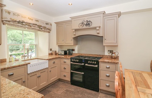 Kelstedge Cottage | THE TACK ROOM COTTAGE, pet friendly, with a garden in Ashover