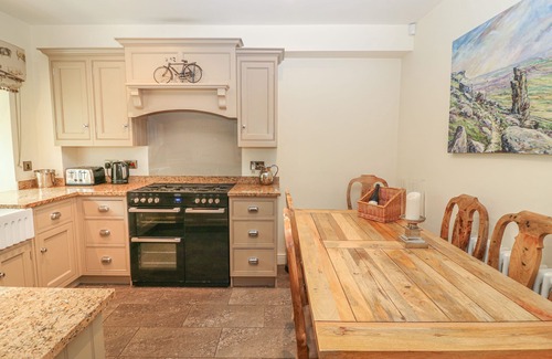 Kelstedge Cottage | THE TACK ROOM COTTAGE, pet friendly, with a garden in Ashover