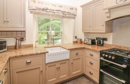 Kelstedge Cottage | THE TACK ROOM COTTAGE, pet friendly, with a garden in Ashover