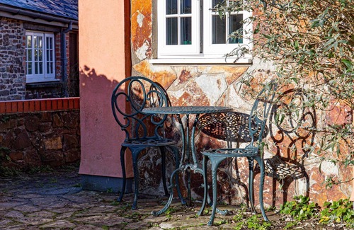 Hartland Cottage | The Tack Room, shared hot tub and sauna