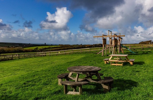 Hartland Cottage | The Tack Room, shared hot tub and sauna
