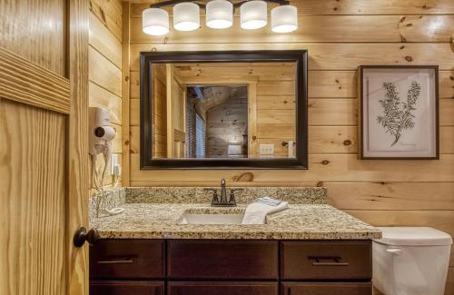 Gatlinburg - Pigeon Forge House | The Taj Ma Ya'll Splash, Indoor Pool, Theater Room, Game Room, 685 FREE tickets each paid day