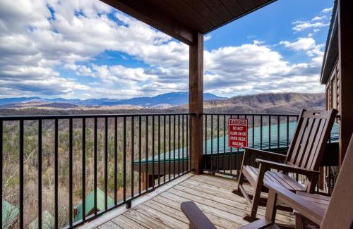 Gatlinburg - Pigeon Forge House | The Taj Ma Ya'll Splash, Indoor Pool, Theater Room, Game Room, 685 FREE tickets each paid day