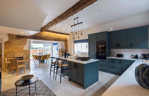 Kelmarsh House | The Talbot – Exclusive Home with Hot Tub