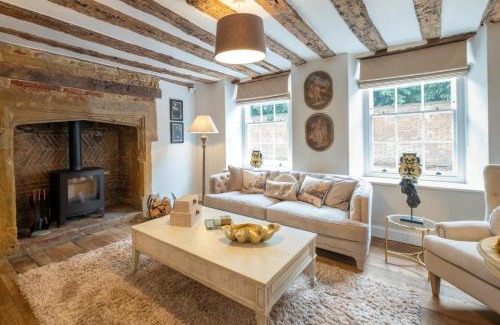 Kelmarsh House | The Talbot - Exclusive Home with Hot Tub