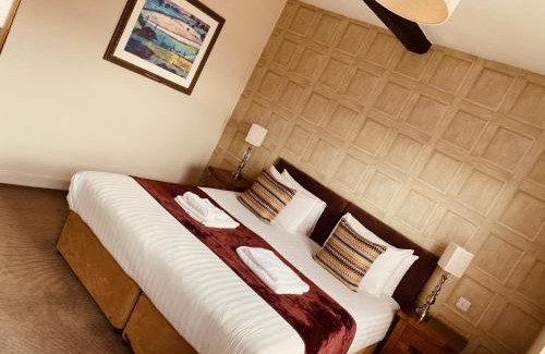 Moreton Hotel | The Talbot Hotel