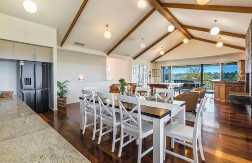 Tamborine House | The Tamb Farm House - Your Entertainment Holiday Destination
