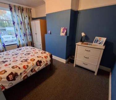 London Borough of Bromley House | The Tasty Moon Rent Room