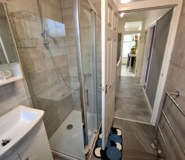 London Borough of Bromley House | The Tasty Moon Rent Room