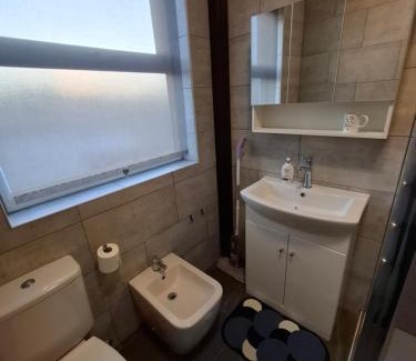 London Borough of Bromley House | The Tasty Moon Rent Room