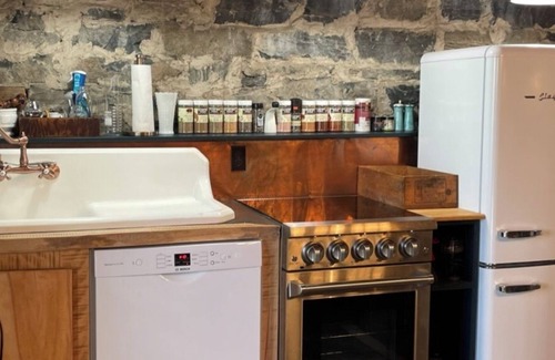 Essex Apartment | The Tavern Apartment overlooks majestic Lake Champlain.