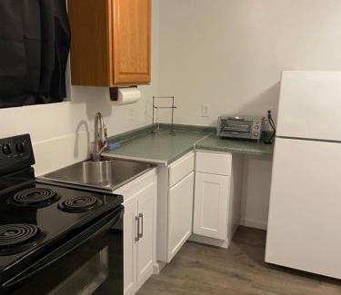 Garfield House | THE TAYLOR 1 BEDROOM GUEST HOUSE FULL KITCHEN and PRIVATE GATED YARD ARTS RooSEVELT ROW CONVENTION CENTER STADIUMS ASU DOWNTOWN PHOENIX