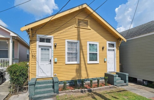 West Riverside House | The Tchoupitoulas Hideaway Near Tipitina's Uptown!