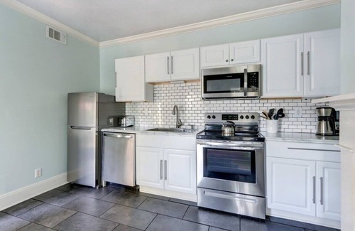 Beach Institute Apartment | The Tea Olive - B, Fresh | Classic | Dog-Friendly!
