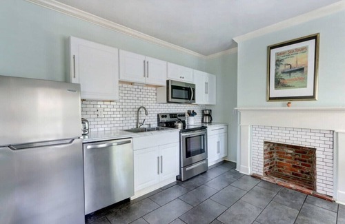 Beach Institute Apartment | The Tea Olive - B, Fresh | Classic | Dog-Friendly!