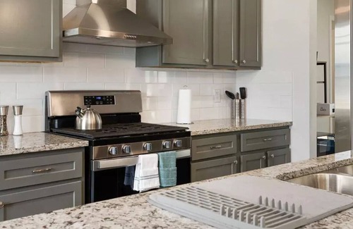 Farmers Branch House | The Teal Retreat/15 mins to downtown/Near Addison