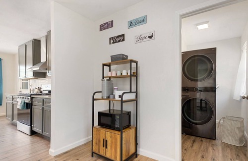 Farmers Branch House | The Teal Retreat/15 mins to downtown/Near Addison