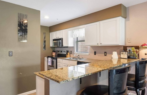 Table Rock Condo | The Tee Shot – Condo for 4