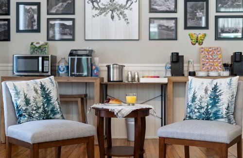 Tellico Plains Hotel | The Tellico Plains Inn, Historic Boutique Hotel, The Babcock Room