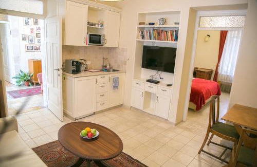 Emek Refaim Bed & Breakfast | The Templer Inn
