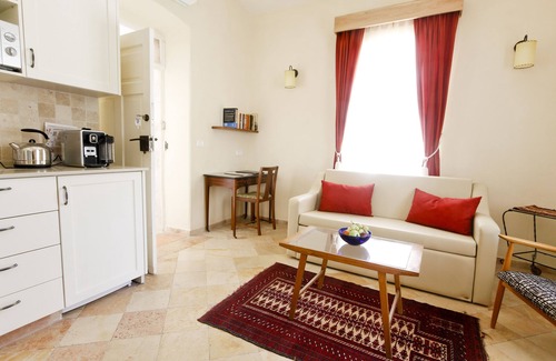 Emek Refaim Bed & Breakfast | The Templer Inn