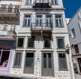 Ermoupoli Hotel | The Ten Syros