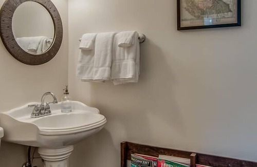 Valley West Apartment | The Tennessee Cottage