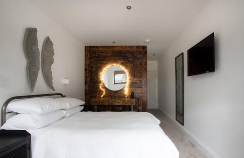 Knutsford Bed & Breakfast | The Tens at Owen House Farm