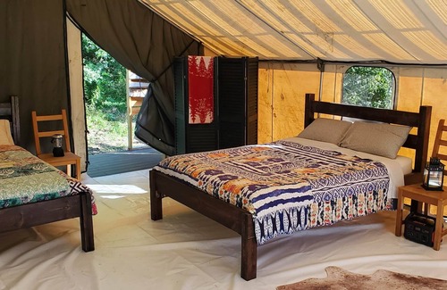 Thompson Ridge House | the Tent at Dunhill Pond