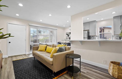 Belmont Heights Apartment | The Termino Treasure, Walk to the Beach, Parking, Tranquil Neighborhood, Kitchen