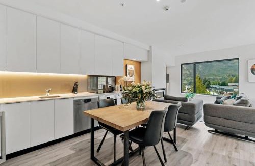 Arthur's Point Apartment | The Terrace at La Residence du Parc