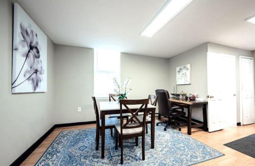 Wilmington Apartment | The Terrace at Park Place 2nd floor walk up -cozy 2 bedroom fast WiFi free coffee