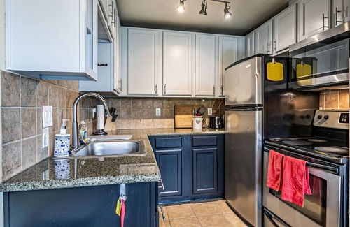North End Condo | the Terrace, Best Area Jacuzzi Bathtub 2 baths, WD