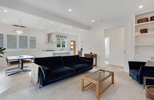 St. Heliers House | The Terrace with BBQ & Parking Minutes To Beaches