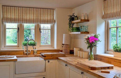 Blandford Forum Cottage | The Thatch at Winterborne Houghton