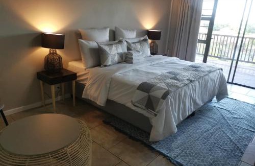 Beacon Bay Hotel | THE THATCH HIDE