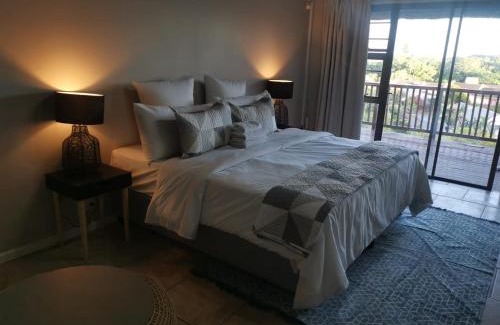 Beacon Bay Hotel | THE THATCH HIDE