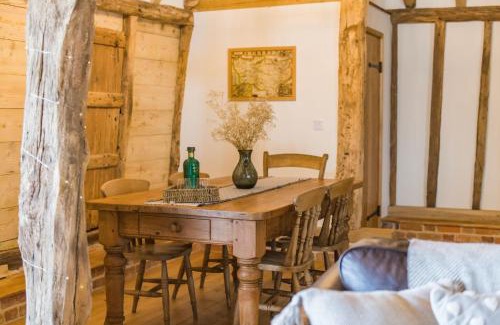 Stowting House | The Thatched Barn by Bloom Stays