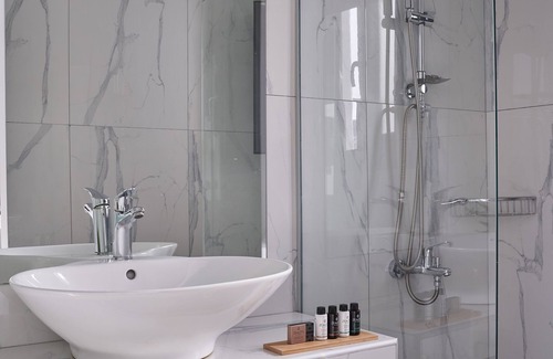Loutra Hotel | The Thermia Suites