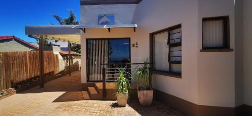 Herolds Bay Apartment | The Third Dolphin