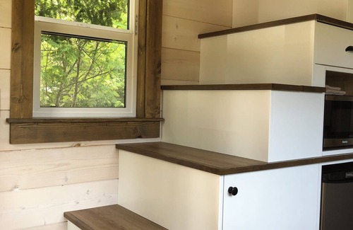 Courtenay Cabin | The Thistle - On Quiet Country Acreage - with A/C
