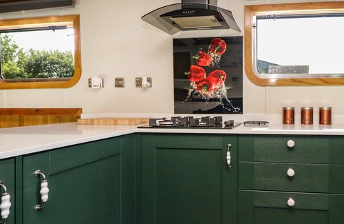 Lancaster Cottage | THE THOMAS O'ROURKE, pet friendly, with open fire in Glasson