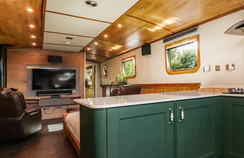 Lancaster Cottage | THE THOMAS O'ROURKE, pet friendly, with open fire in Glasson