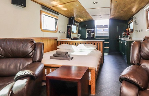 Lancaster Cottage | THE THOMAS O'ROURKE, pet friendly, with open fire in Glasson