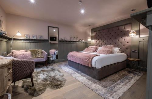 Woodditton Hotel | The Three Blackbirds